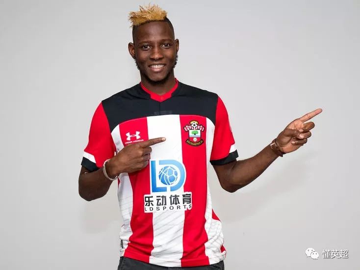 塞维利亚训练开放日；赛前官宣签约引欢呼；英超在即；数据趋势出现新变化(塞维利亚足球俱乐部官网)