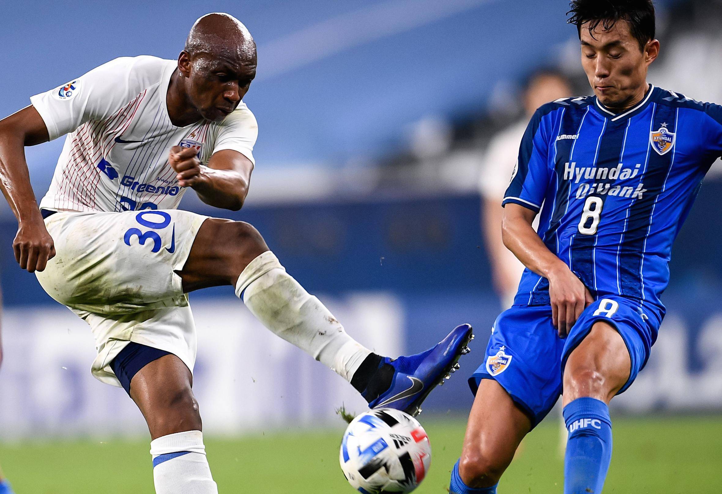 赛前体能课后;密尔沃基雄鹿回应争议备战亚冠;目标明确;阵容厚度经受考验 赛前体能课后;密尔沃基雄鹿回应争议备战亚冠;目标明确;阵容厚度经受考验