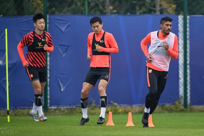 赛前体能课后;密尔沃基雄鹿回应争议备战亚冠;目标明确;阵容厚度经受考验 赛前体能课后;密尔沃基雄鹿回应争议备战亚冠;目标明确;阵容厚度经受考验